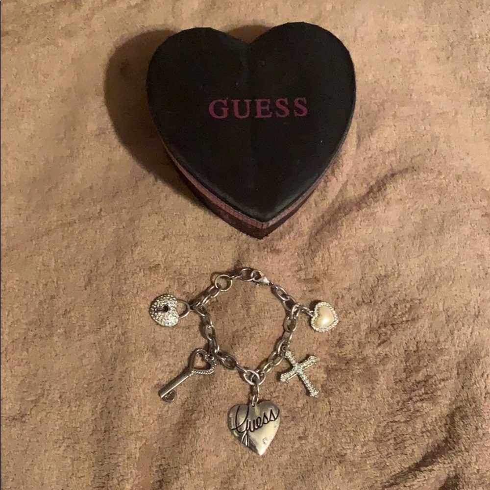 🔮•BRAND NEW• with box, guess charm bracelet🔮
